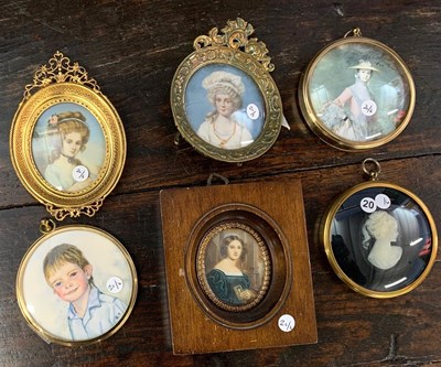 Lot 77 - Group of six assorted oval / circular portrait...