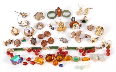 Lot 230 - A mixed lot of jewellery to include a Chinese...