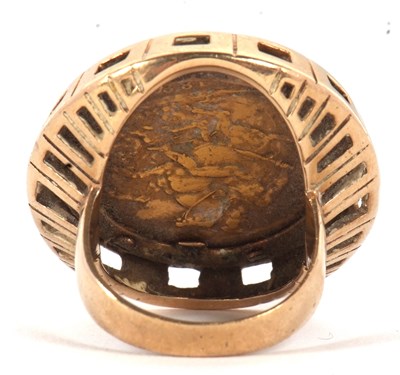 Lot 147 - An 1880 sovereign ring, with 9ct mount...