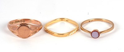 Lot 162 - Three gold rings, to include a 9ct rose gold...