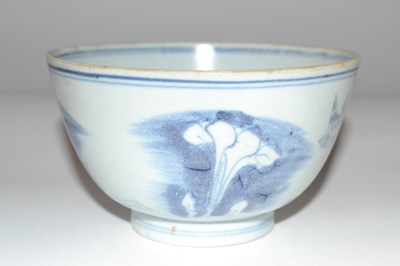 Lot 318 - A Chinese porcelain bowl with blue and white...