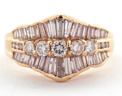 Lot 6 - A diamond ring, set to centre with five round...
