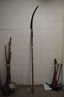 Lot 1001 - An extra long handle sickle