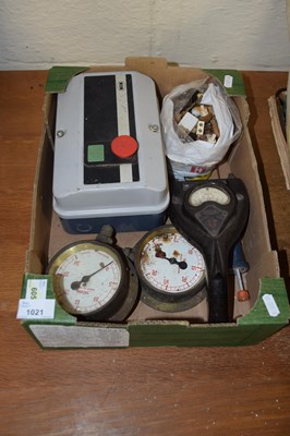 Lot 1021 - Mixed lot to include volt meters, switches etc