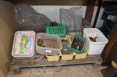 Lot 1034 - Pallet of various mixed ironmongery to include...