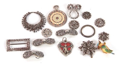 Lot 233 - A mixed lot of jewellery to include a silver...