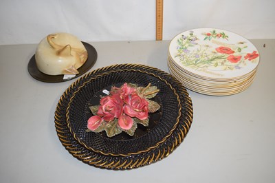 Lot 14 - Mixed Lot: A small serving dish formed as a...