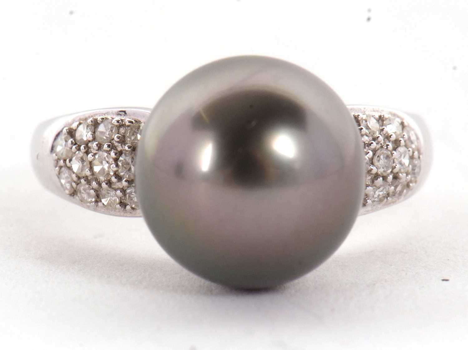 Lot 8 - An 18ct cultured black pearl and diamond ring,...