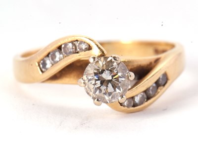 Lot 59 - An 18ct diamond ring, the central round...