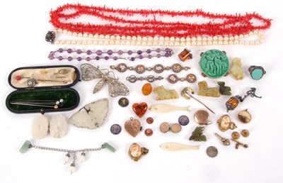 Lot 242 - A mixed lot of jewellery to include a cultured...