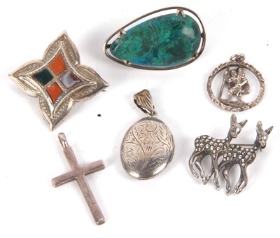 Lot 142 - A mixed lot of silver and white metal...