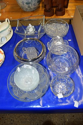 Lot 207 - Mixed Lot: Various glass bowls, dishes etc