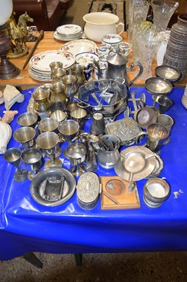 Lot 210 - Mixed Lot: Various assorted silver plated...