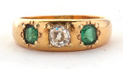 Lot 47 - An emerald and diamond ring, the old mine cut...