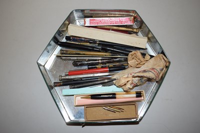 Lot 105 - Collection of various propelling pencils and pens