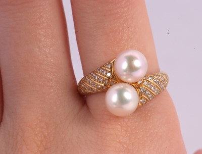 Lot 7 - An 18ct cultured pearl and diamond crossover...