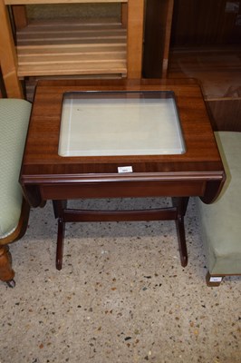 Lot 303 - Small drop leaf display top coffee table