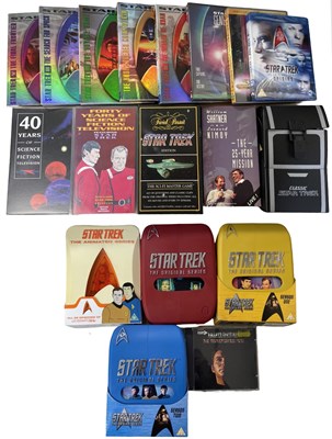 Lot 43 - A collection of various Star Trek media, to...