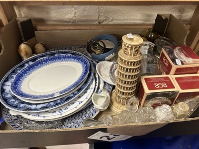 Lot 554 - Box of various assorted dinner wares and other...