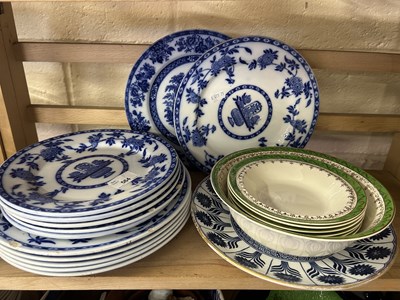 Lot 564 - Mixed Lot: Blue and white dinner wares and others