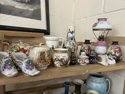 Lot 579 - Mixed Lot: Various small vases, oil lamp etc