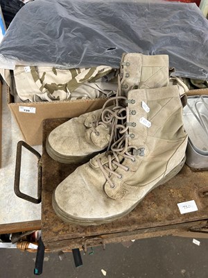 Lot 720 - Quantity of army surplus and accessories