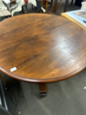 Lot 812 - Mahogany breakfast table