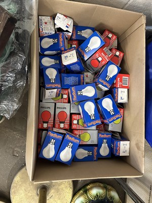 Lot 896 - Quantity of light bulbs