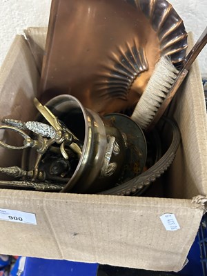 Lot 900 - Quantity of assorted metal ware to include...