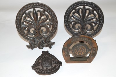 Lot 347 - Novelty cast iron stand or trivet marked Auld...