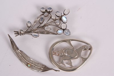 Lot 112 - Three brooches, to include an silver pigeon...