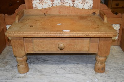 Lot 334 - A small pine table