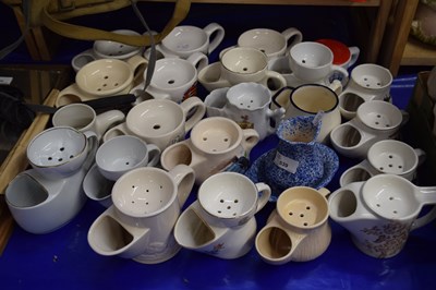 Lot 539 - A quantity of various shaving mugs