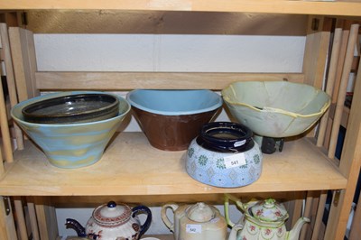 Lot 541 - A group of various pottery bowls