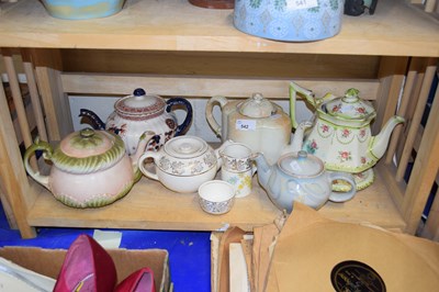 Lot 542 - Collection of various teapots