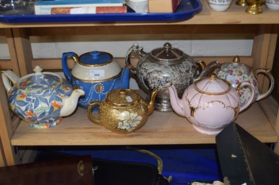 Lot 568 - Group of various teapots