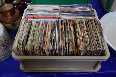 Lot 624 - Box of various assorted singles