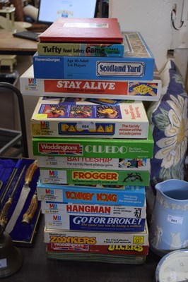 Lot 664 - Mixed Lot: Vintage board games (not checked...