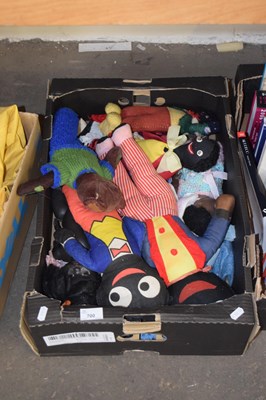 Lot 700 - Box of various assorted soft toys