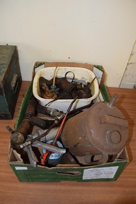 Lot 1025 - Mixed quantity of various oil cans, grease...