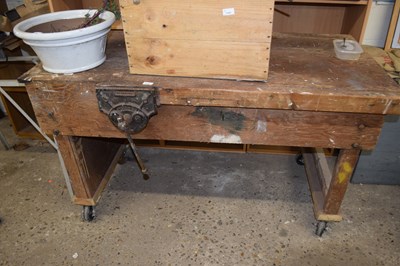 Lot 1108 - A heavy duty work bench with a record vice