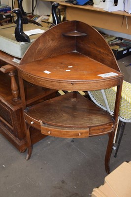 Lot 825 - A Georgian corner wash stand