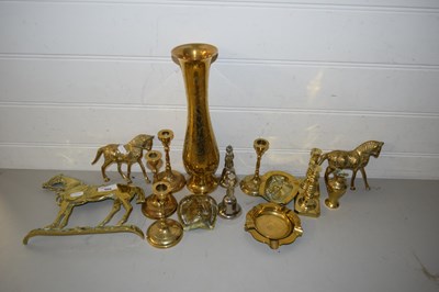 Lot 509 - MIXED LOT: VARIOUS SMALL BRASS CANDLESTICKS,...