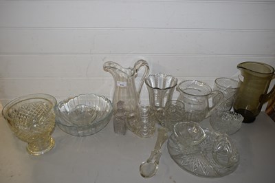 Lot 513 - MIXED LOT: VARIOUS GLASS WARES TO INCLUDE...