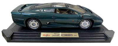 Lot 82 - A Maisto 1:12 scale model Jaguar XJ220 (1992)...