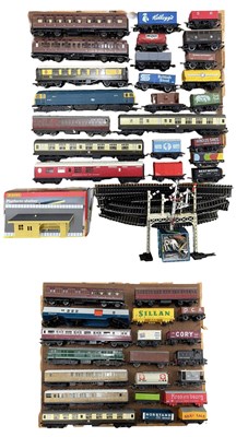 Lot 43 - A collection of various Hornby 00 gauge...