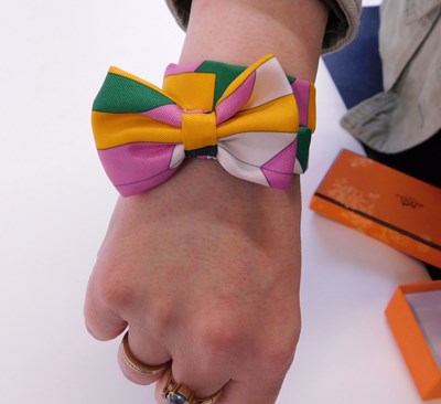 Lot 110 - An Hermes 'Nu Papillon' silk mini bow tie...