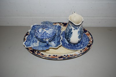 Lot 8 - MIXED LOT: VARIOUS BLUE AND WHITE CERAMICS,...