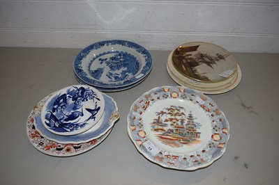 Lot 13 - MIXED LOT VARIOUS DECORATED PLATES TO INCLUDE...
