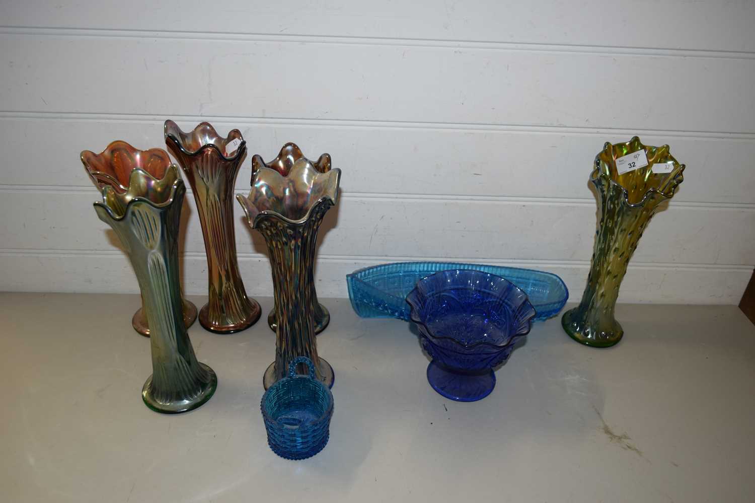 Lot 32 - MIXED LOT VARIOUS CARNIVAL GLASS VASES AND...